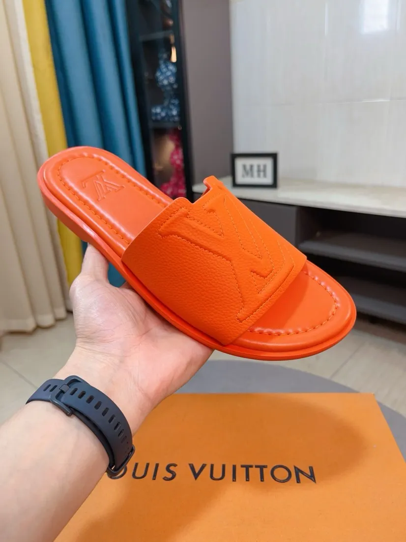 Men's shoes 💰300🌸🌸LV Ordinary men's spring and summer slippers, uppers imported from Italy, cowhide fabric, logo graphics, high-quality craftsmanship, soles: original soles specially provided by the original factory, exclusive movable molded soles super comfortable, original factory single goods, 🔍🔍high quality, you can enter and exit the counter at will, welcome to compare, size 38-45